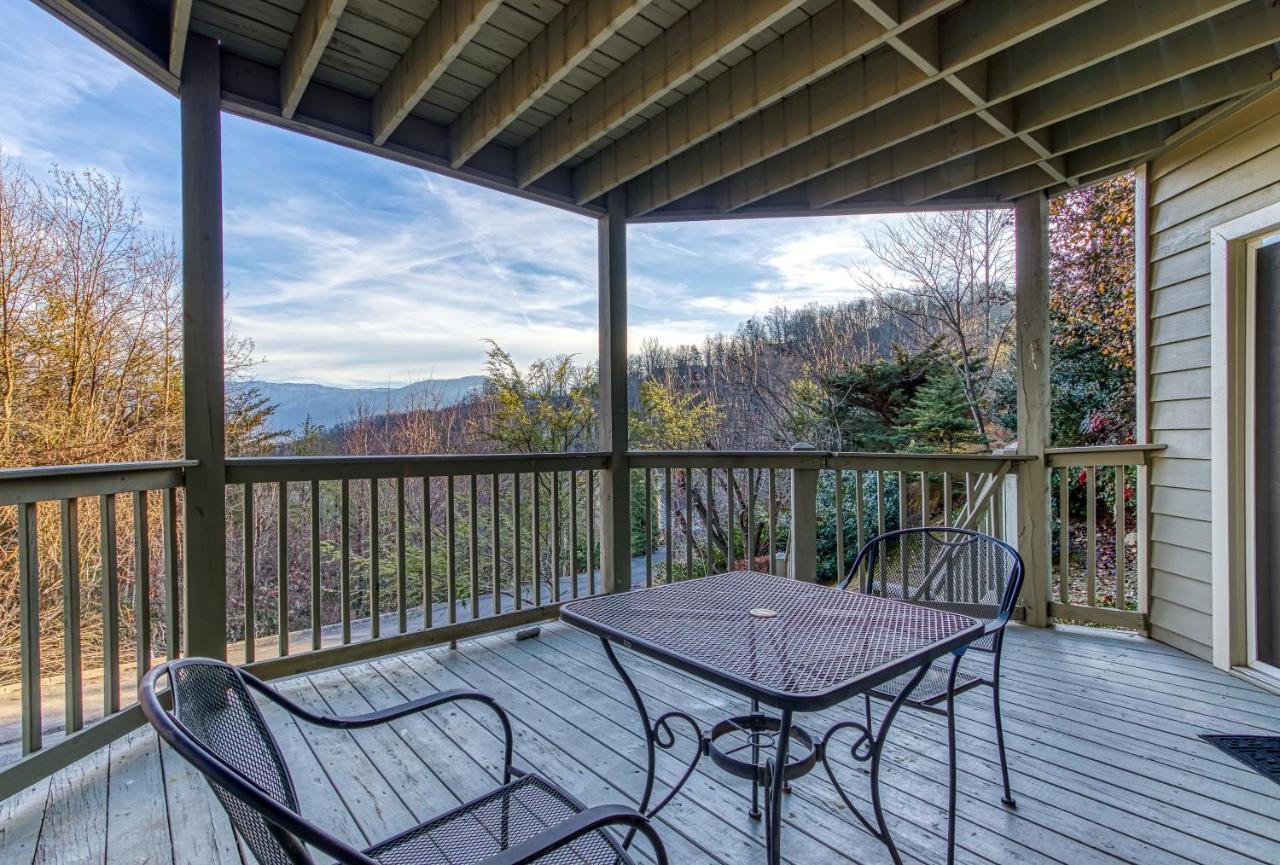 3 Decks, Mtn Views! Tree Tops By Honeybearcabins - Luxury Rain Showers, 3 King Suites, Xl Hottub, Fireplace, Bear Sightings Гатлінбург Екстер'єр фото