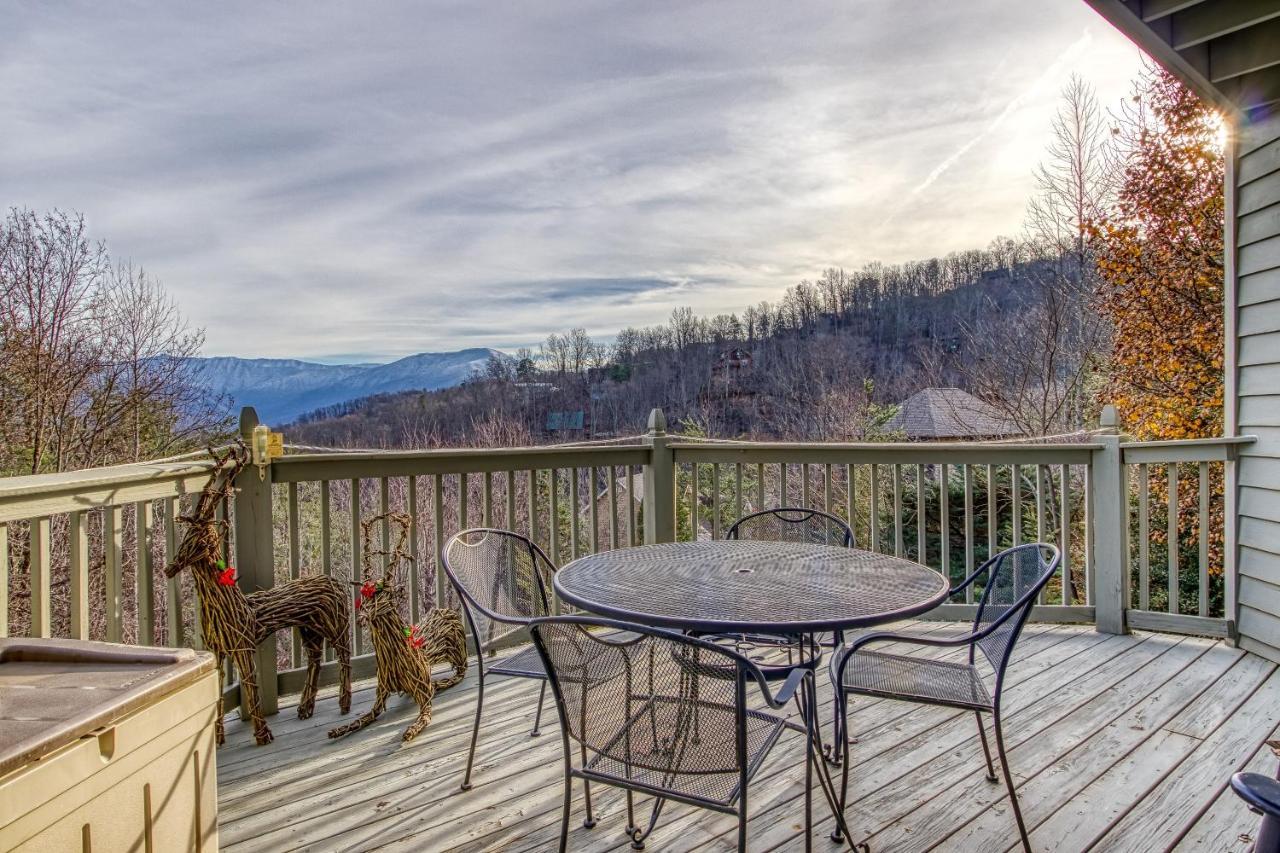 3 Decks, Mtn Views! Tree Tops By Honeybearcabins - Luxury Rain Showers, 3 King Suites, Xl Hottub, Fireplace, Bear Sightings Гатлінбург Екстер'єр фото
