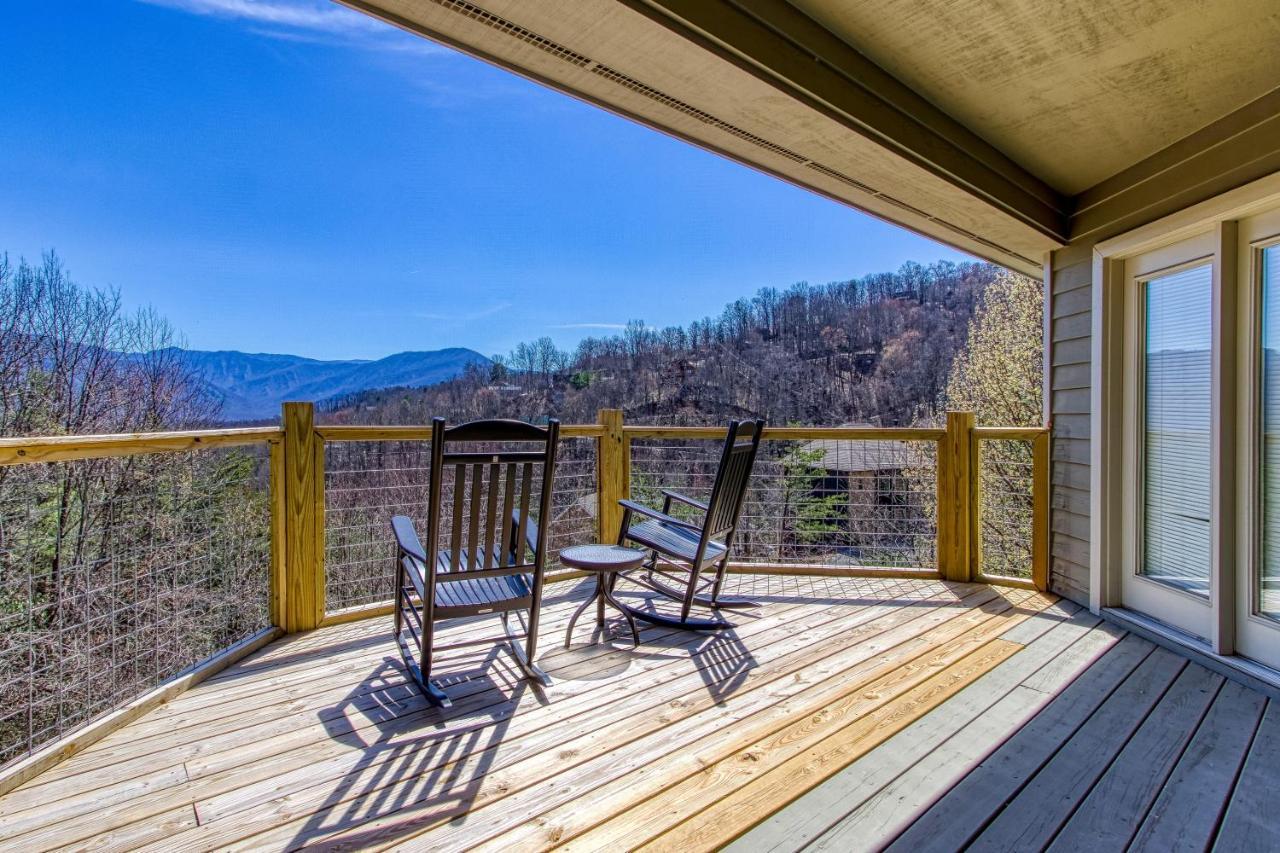 3 Decks, Mtn Views! Tree Tops By Honeybearcabins - Luxury Rain Showers, 3 King Suites, Xl Hottub, Fireplace, Bear Sightings Гатлінбург Екстер'єр фото